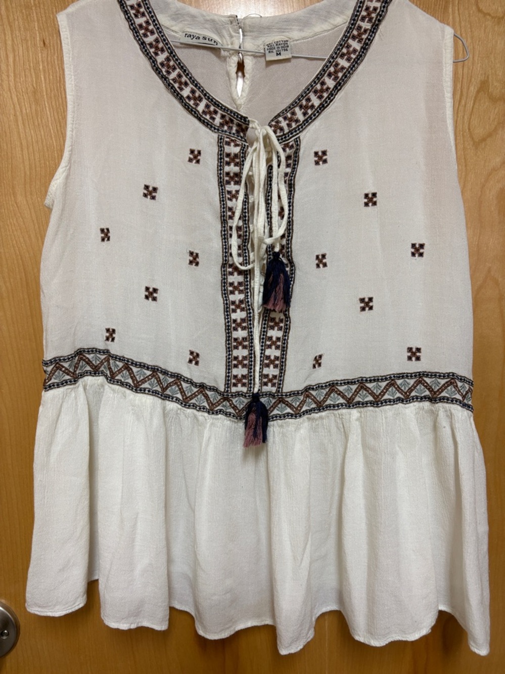 Raya Sun top